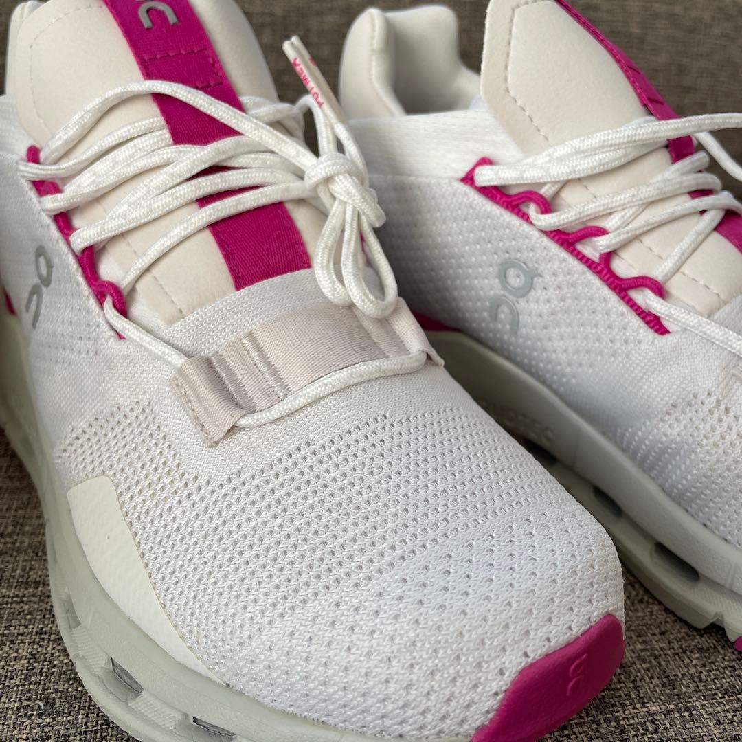 On Cloudnova ホワイト/ピンク スニーカー　新品未使用