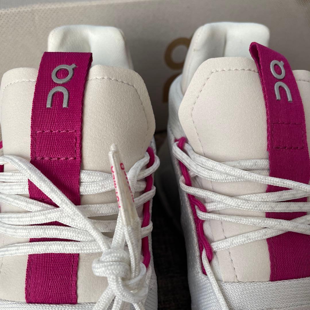 On Cloudnova ホワイト/ピンク スニーカー　新品未使用