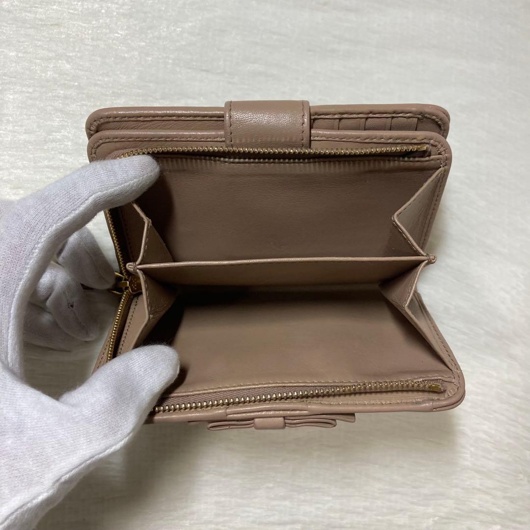 早い者勝ち　PRADA プラダ　人気　リボン　ベージュ　二つ折り　財布　ロゴ　金
