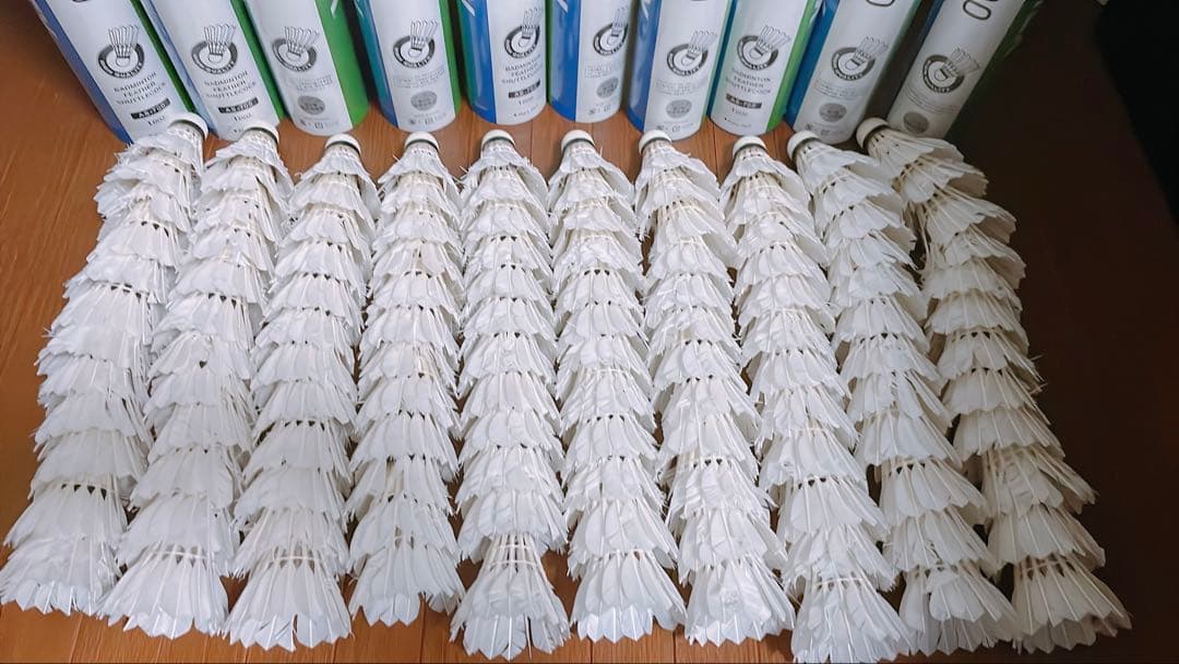 ゴ*ン様 中古 バドミントン シャトル エアロセンサ700 120球 筒 箱 未