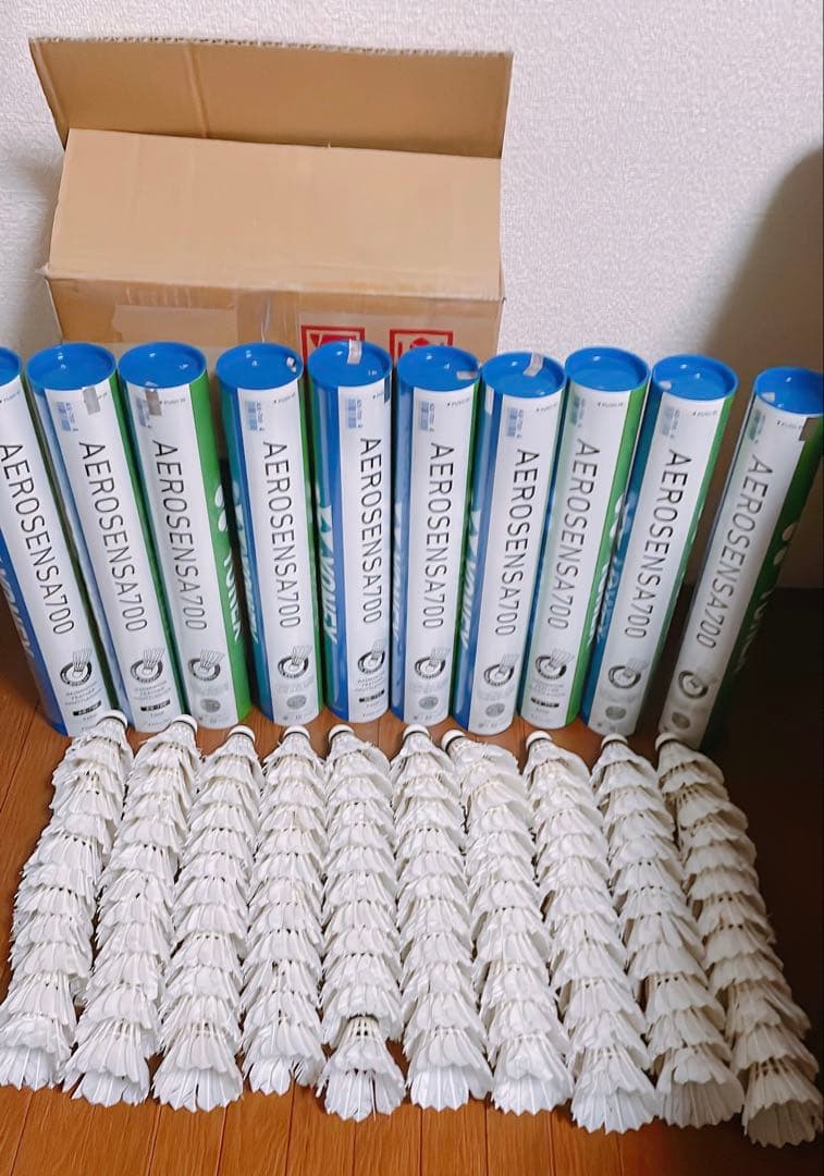 ゴ*ン様 中古 バドミントン シャトル エアロセンサ700 120球 筒 箱 未