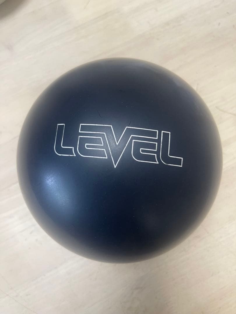 れ*か様 LEVEL ボウリングボール 15ポンド【使用済み】