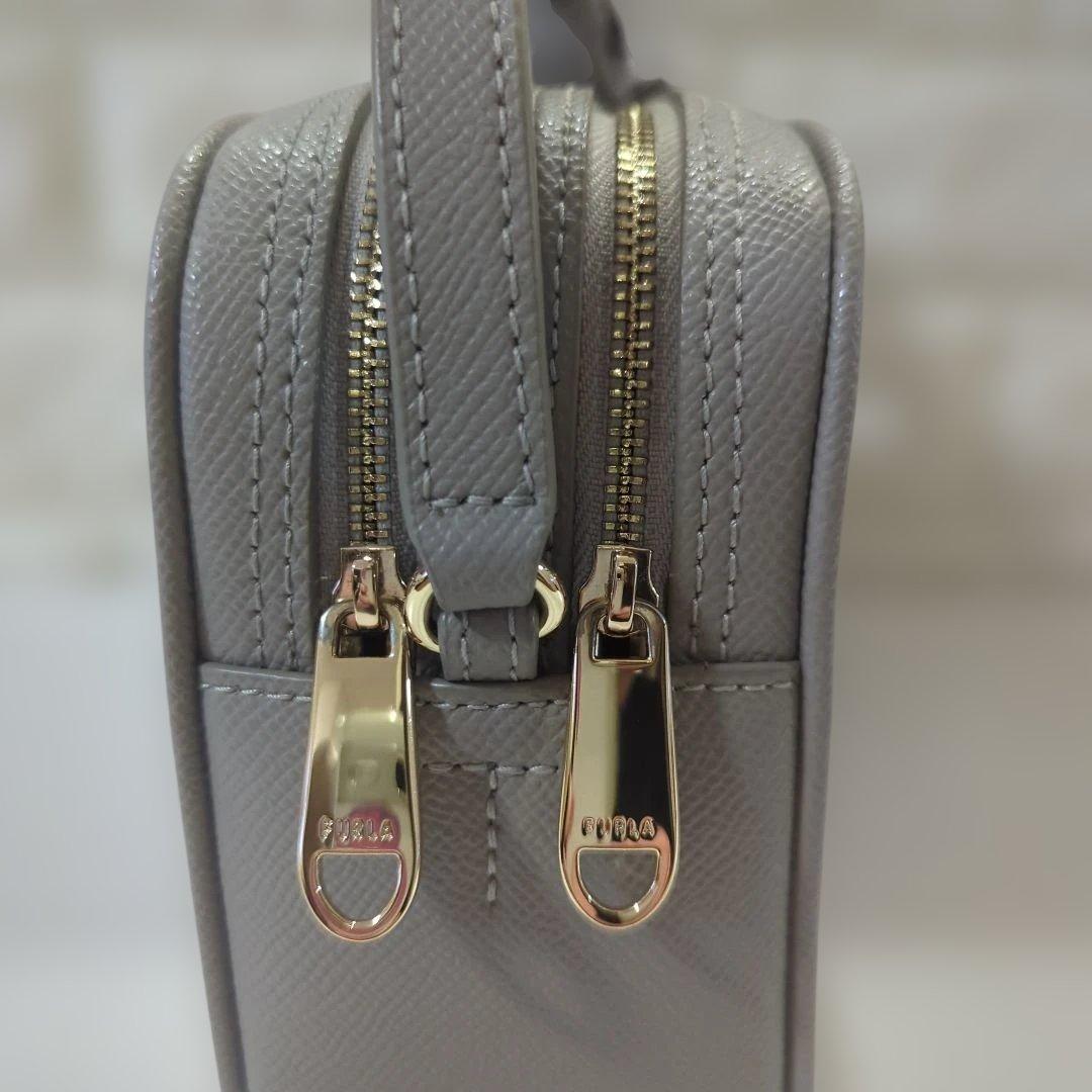 美品　フルラ　リリー　ショルダーバック　肩がけ　斜めがけ　近年モデル