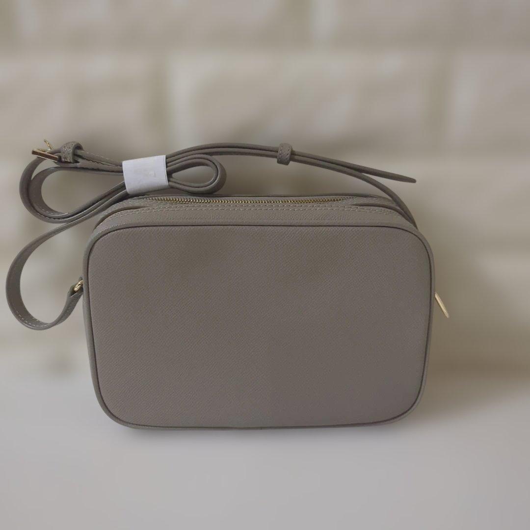 美品　フルラ　リリー　ショルダーバック　肩がけ　斜めがけ　近年モデル