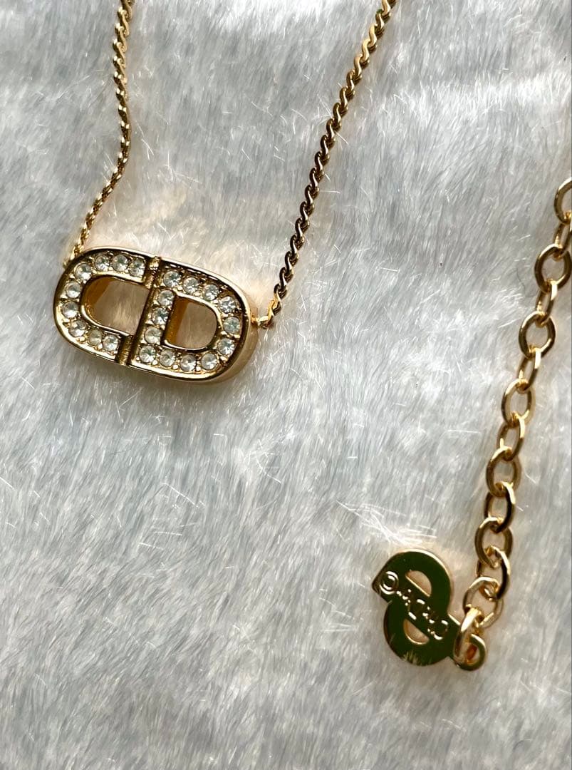 クリスチャンディオール ラインストーンCDロゴ ネックレス