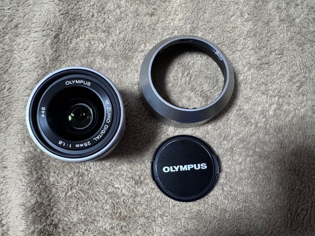 OLYMPUS M.ZUIKO 25mm f1.8 シルバー