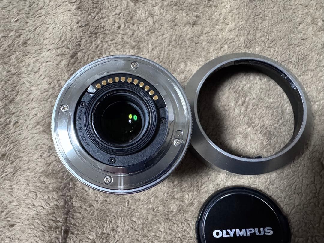 OLYMPUS M.ZUIKO 25mm f1.8 シルバー