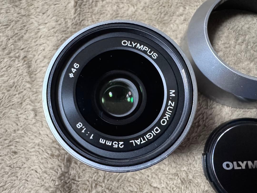 OLYMPUS M.ZUIKO 25mm f1.8 シルバー