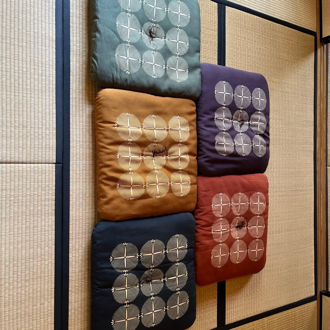 色違い古典柄座布団5枚セット 絹100%