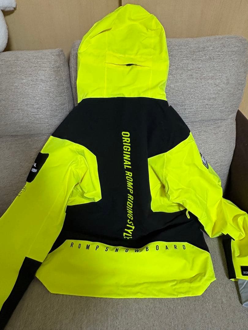 ROMP スノーボードウェア 蛍光イエロー