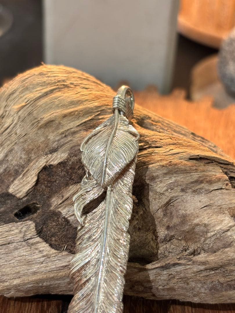 『ミキサー車』buffフェザーネックレス