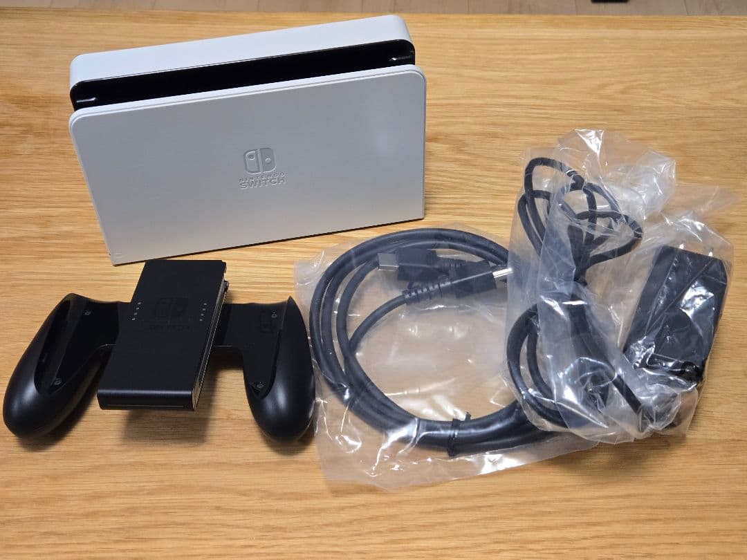 Nintendo Switch 有機ELモデル（ホワイト / microSD付）