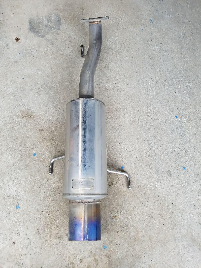 10アルファード用のガナドールのマフラーです