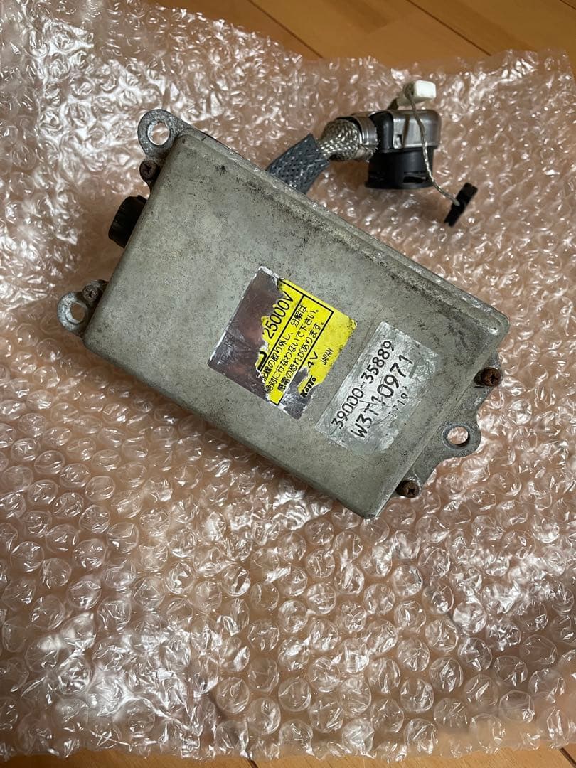 日野自動車　プロフィア　ヘッドランプバラスト厚いタイプ　中古品