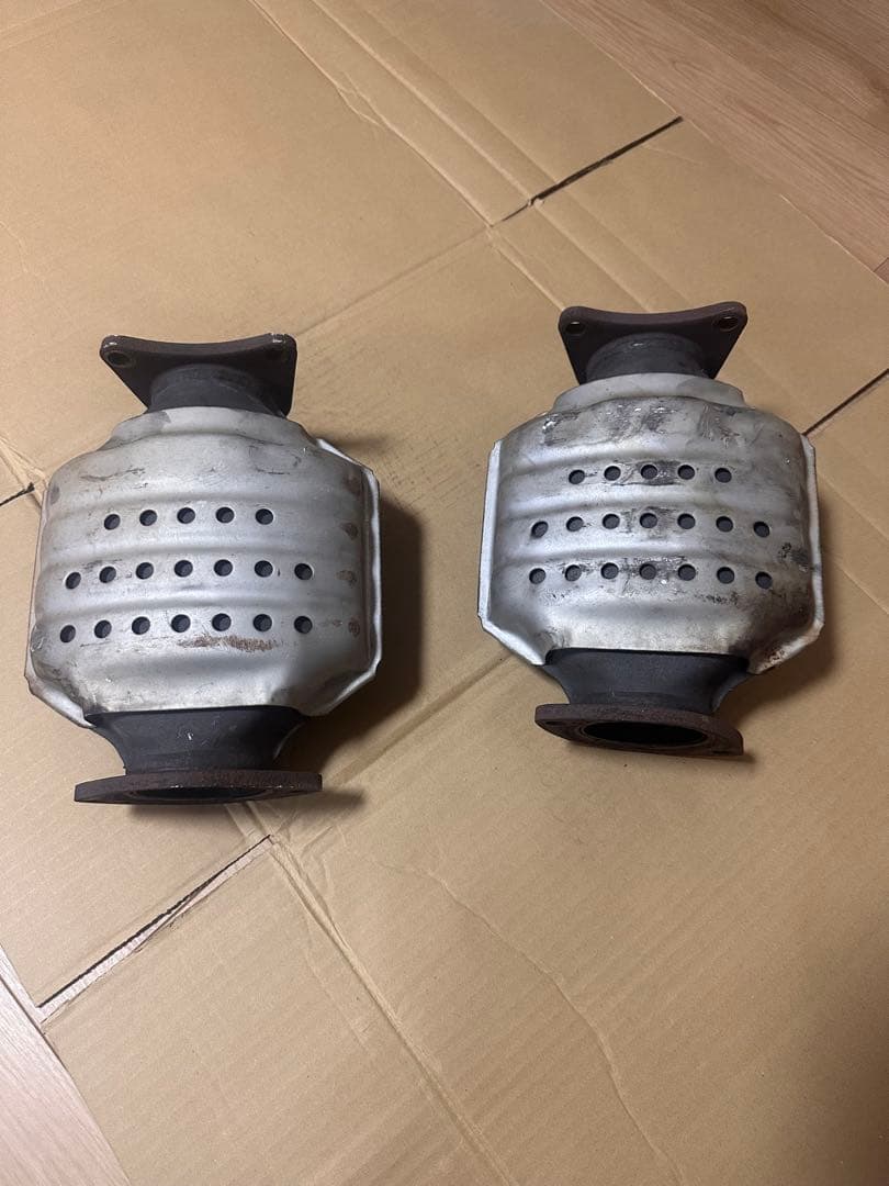 トヨタ セルシオUCF20 ・21純正触媒