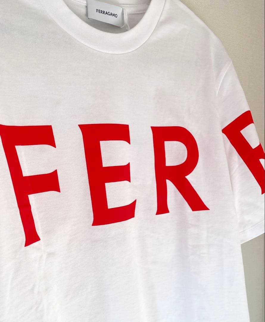 新品★FERRAGAMO★正規品フェラガモ　ロゴTシャツ unisex男女兼用
