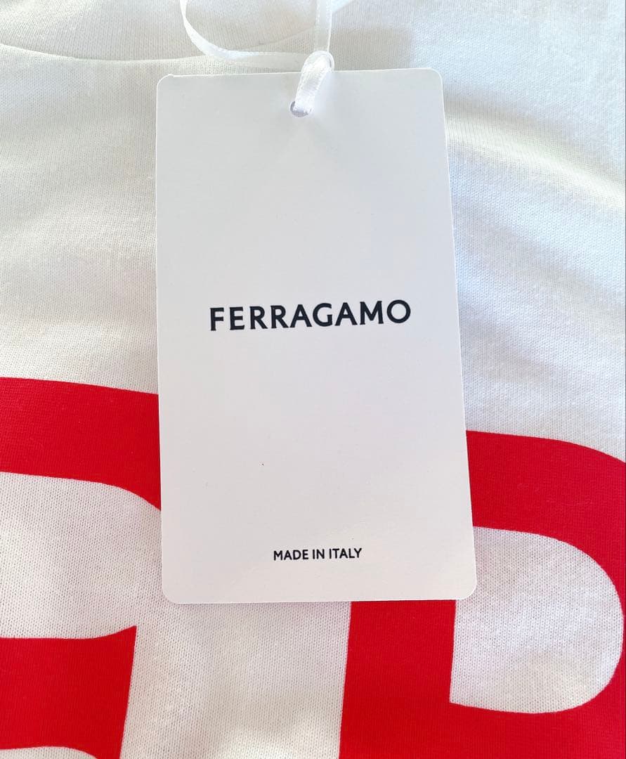 新品★FERRAGAMO★正規品フェラガモ　ロゴTシャツ unisex男女兼用