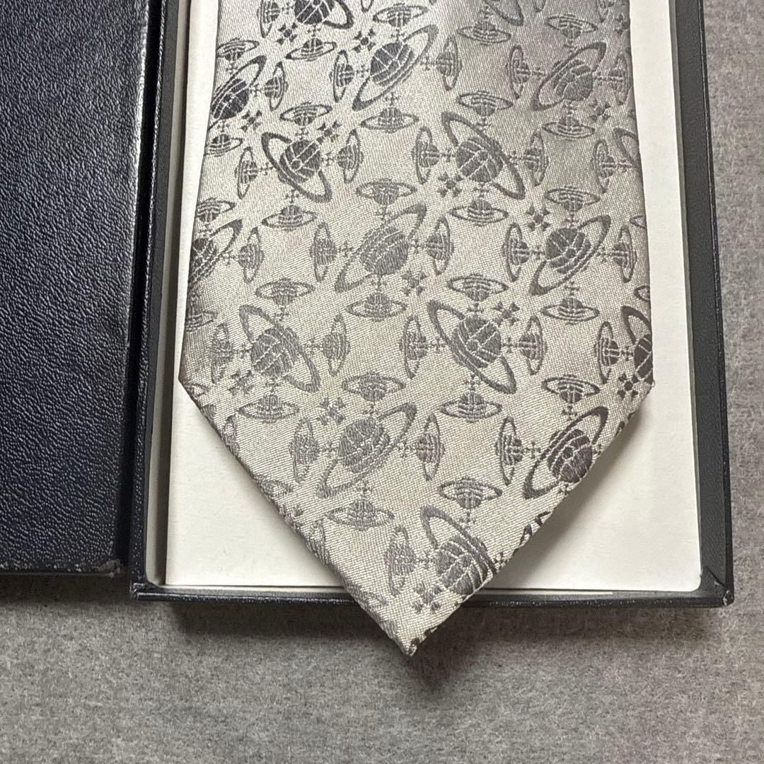 未使用タグ付　ヴィヴィアンウエストウッド　ネクタイ　銀　オーブ柄総柄　結婚式