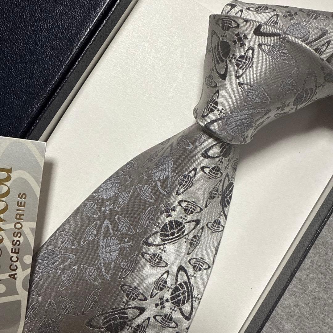 未使用タグ付　ヴィヴィアンウエストウッド　ネクタイ　銀　オーブ柄総柄　結婚式