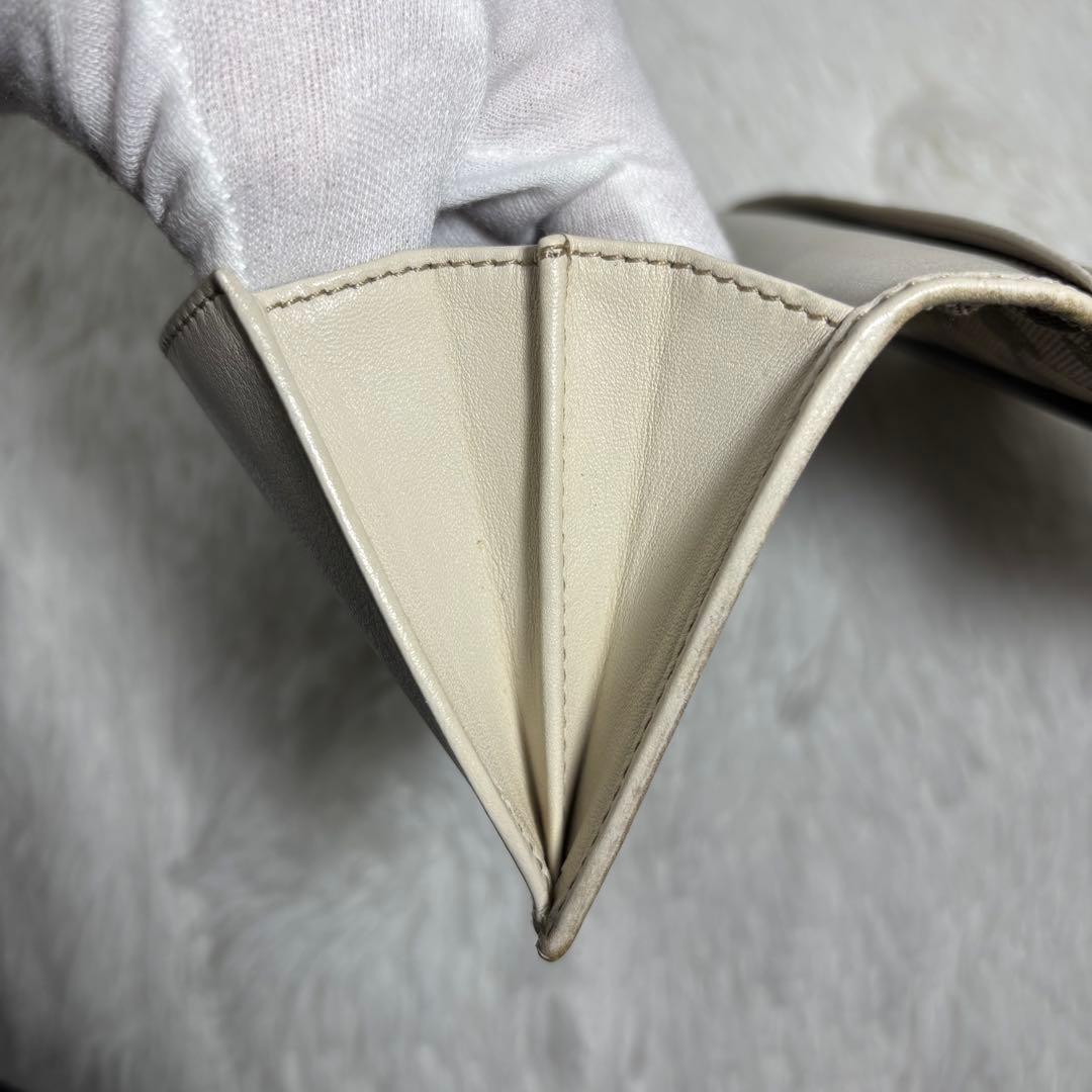 美品✨ グッチ 長財布 ラブリーハート GGキャンバス レザー 白 二つ折り