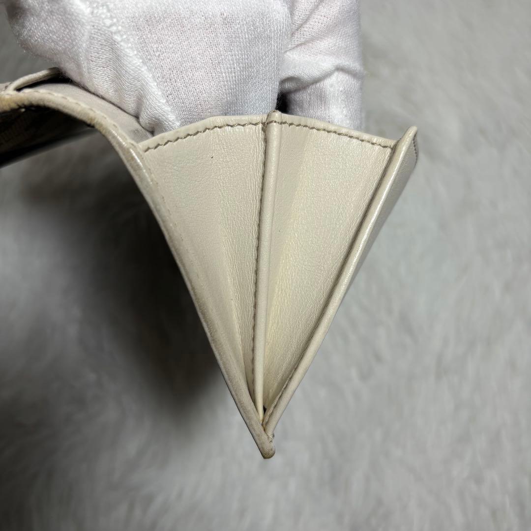 美品✨ グッチ 長財布 ラブリーハート GGキャンバス レザー 白 二つ折り