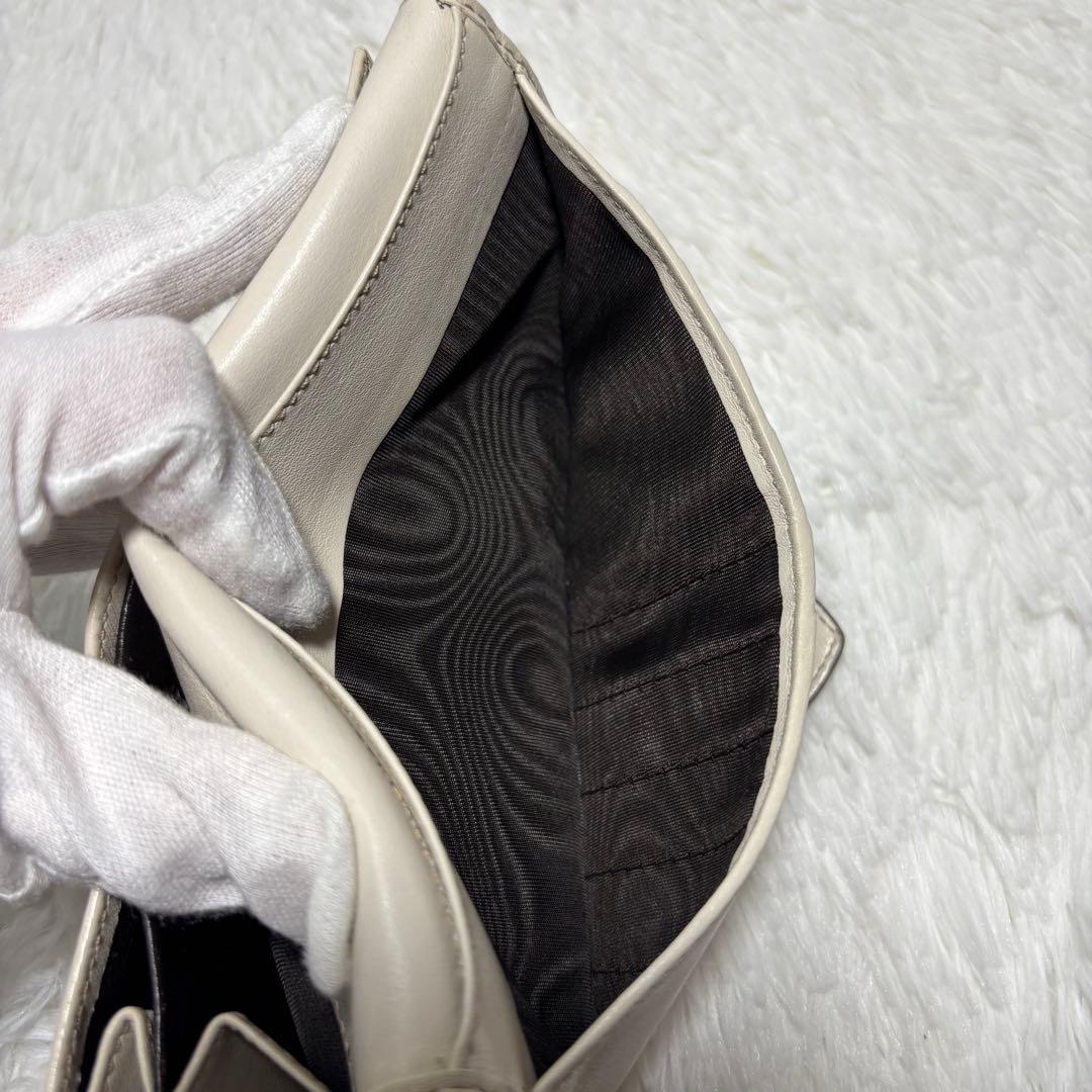 美品✨ グッチ 長財布 ラブリーハート GGキャンバス レザー 白 二つ折り