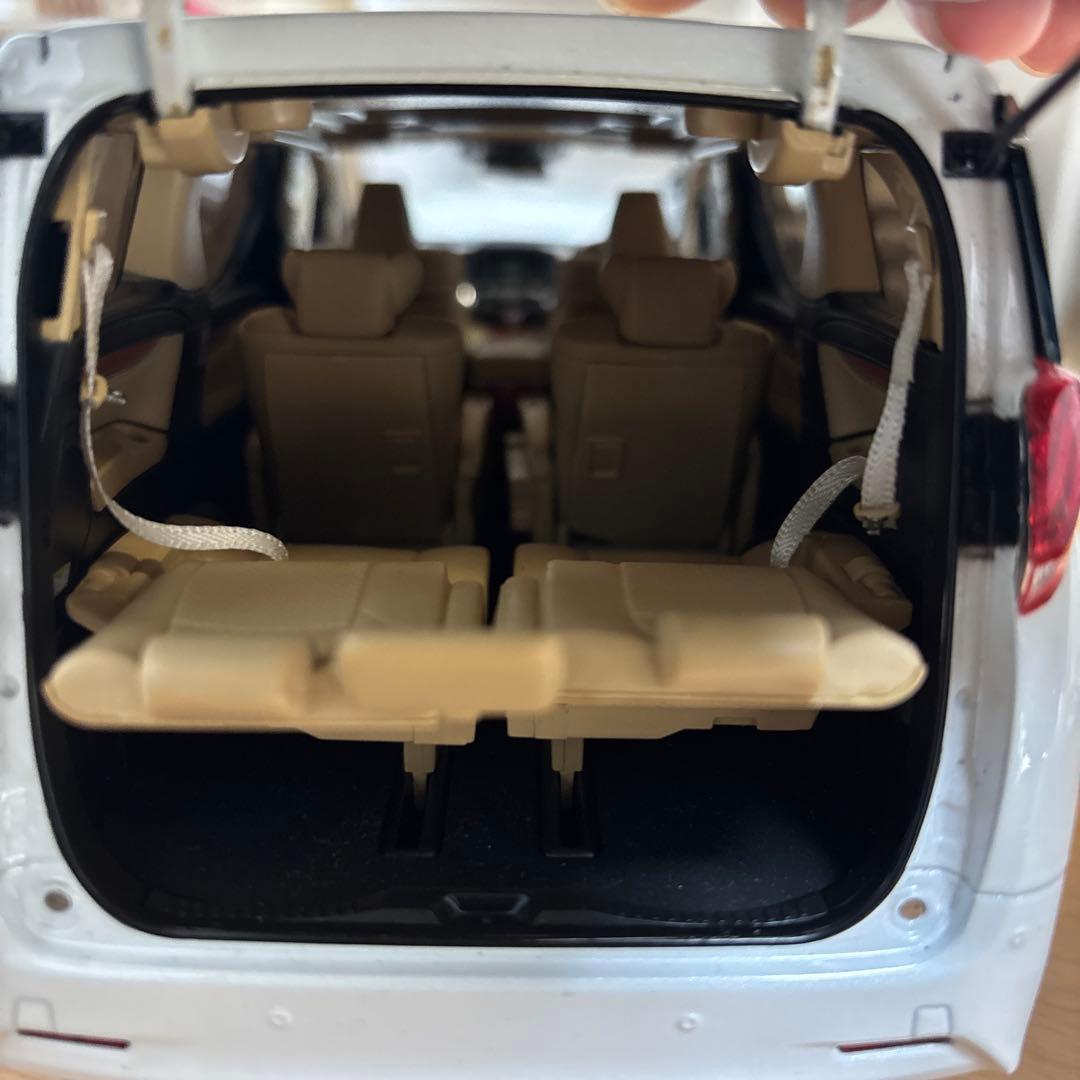 アルファード1/18ミニカー