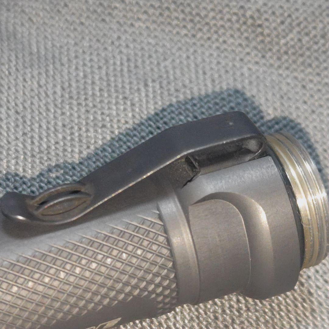 ネコ　SUREFIRE E2系　実物ボディ、スイッチ　M600互換