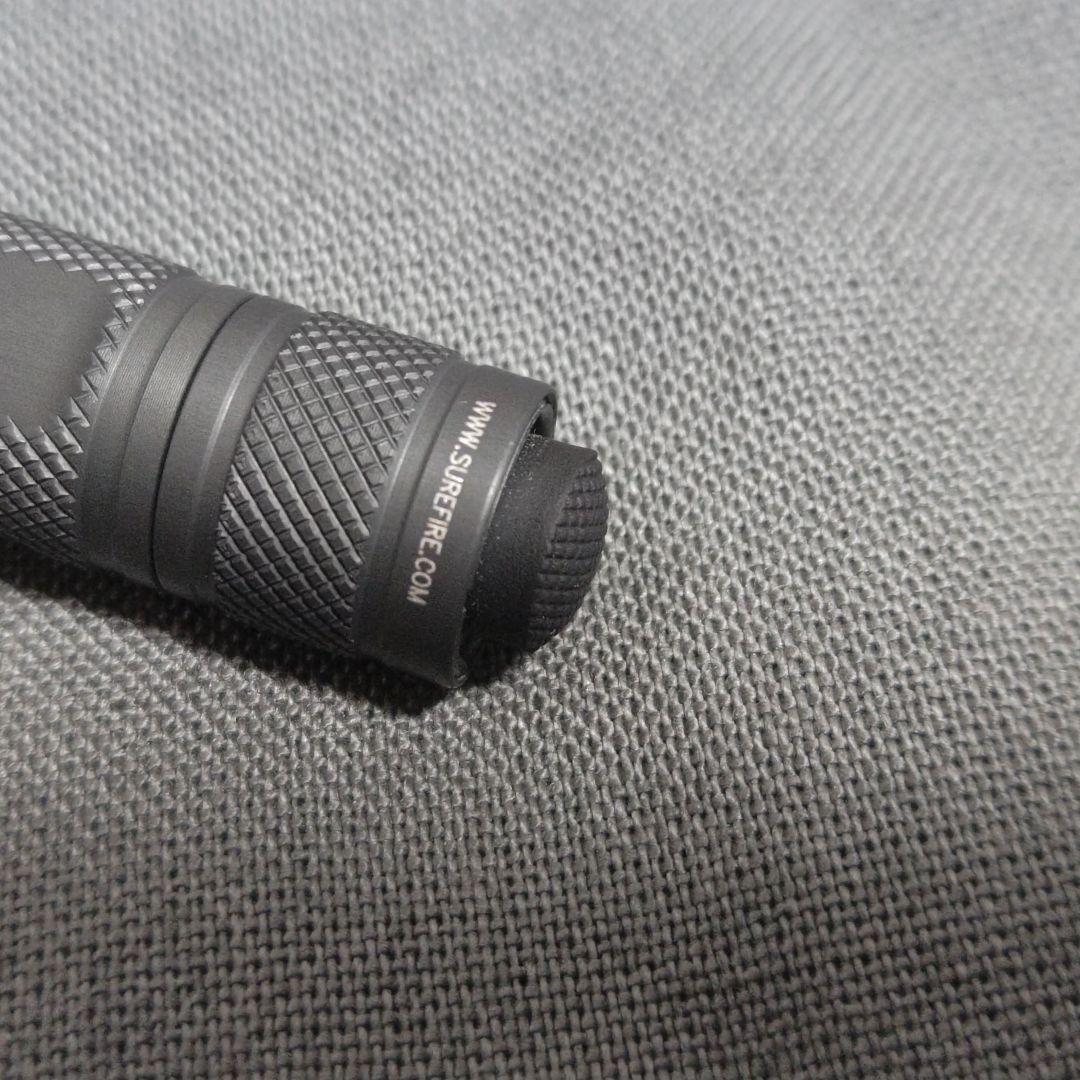ネコ　SUREFIRE E2系　実物ボディ、スイッチ　M600互換