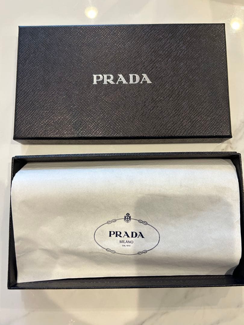 希少　正規品PRADA 長財布 箱ギャランティーカード付き　ピンク