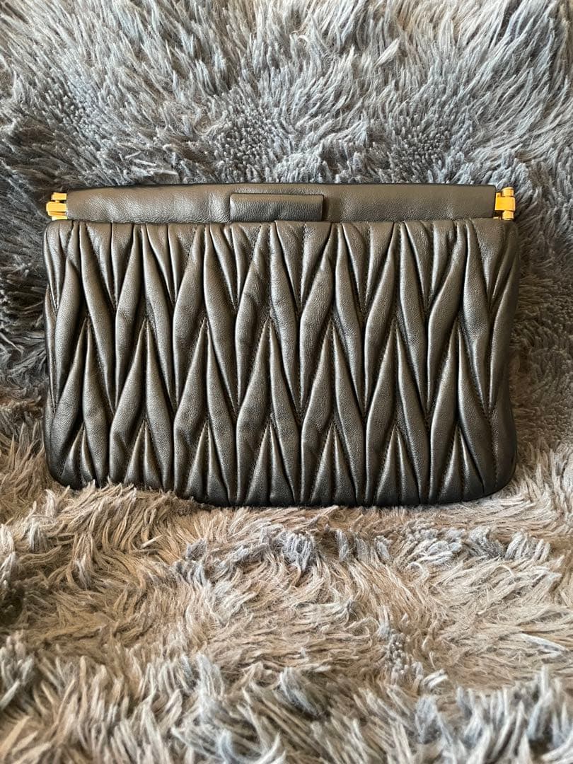 Miu Miu 黒 マテラッセ ショルダーバッグ