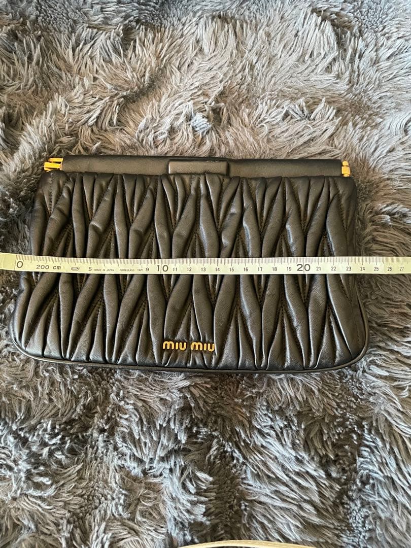 Miu Miu 黒 マテラッセ ショルダーバッグ