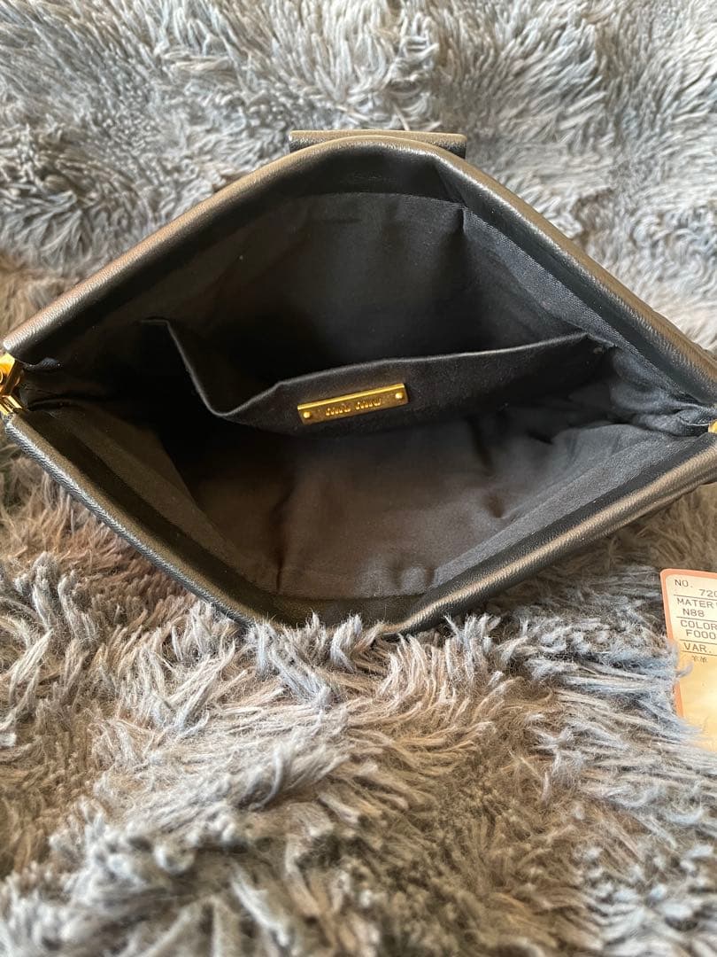 Miu Miu 黒 マテラッセ ショルダーバッグ