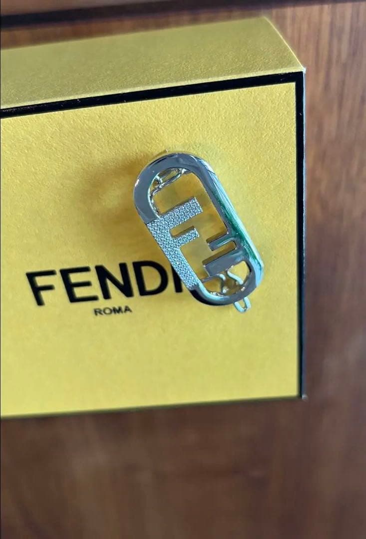 FENDI フェンディ　オーロック　ヘアピン　ヘアクリップ　ヘアアクセ　髪留め