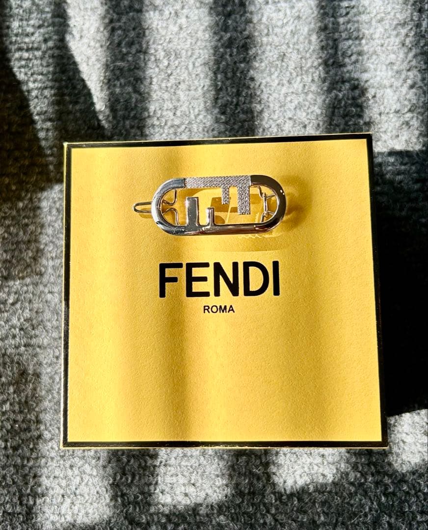 FENDI フェンディ　オーロック　ヘアピン　ヘアクリップ　ヘアアクセ　髪留め