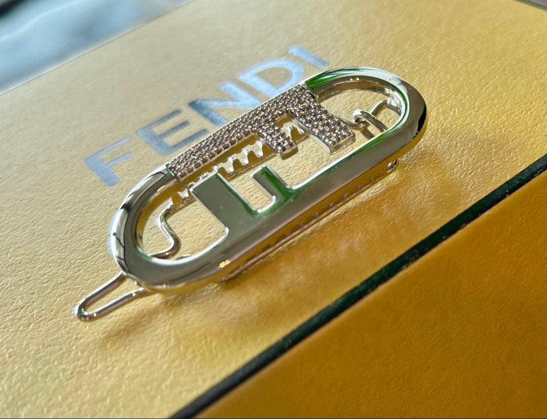 FENDI フェンディ　オーロック　ヘアピン　ヘアクリップ　ヘアアクセ　髪留め