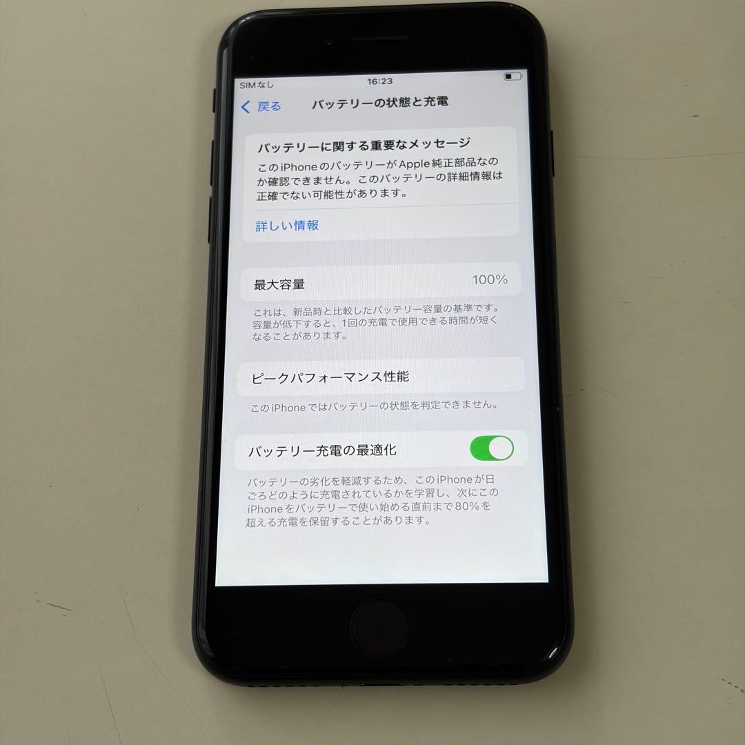 や*者様 バッテリー新品　iPhoneSE第3世代64GB SIMフリー　美品
