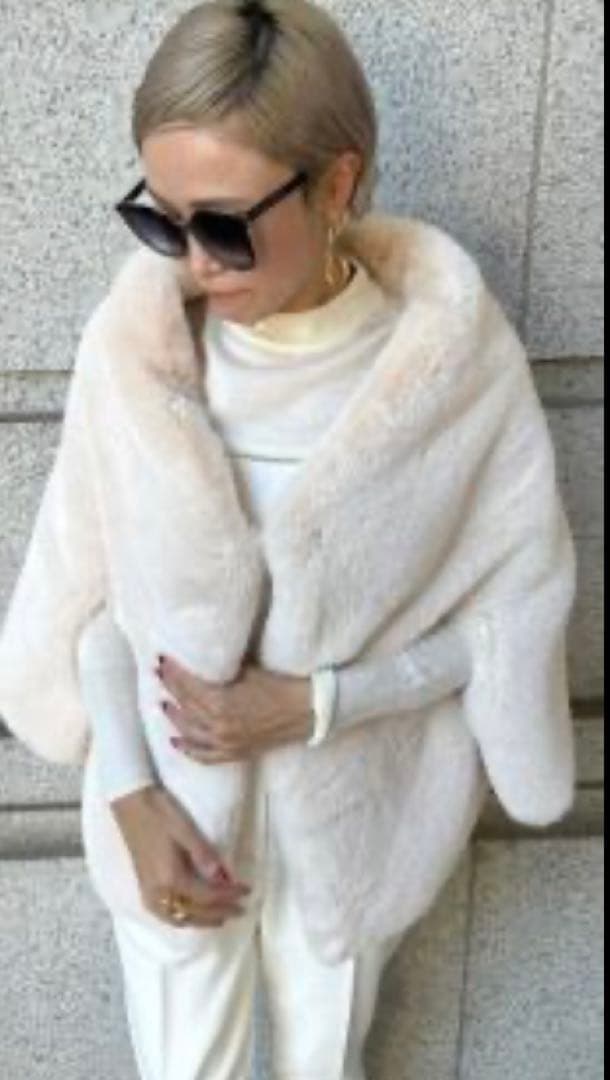 新品未使用/JENNE/リッチボリュームファーケープ アイボリー