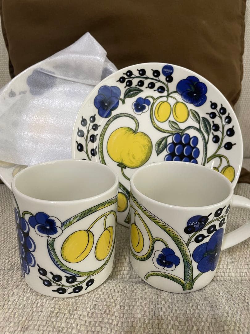 ARABIA マグカップ2個とプレート2枚・ナプキン1枚セット