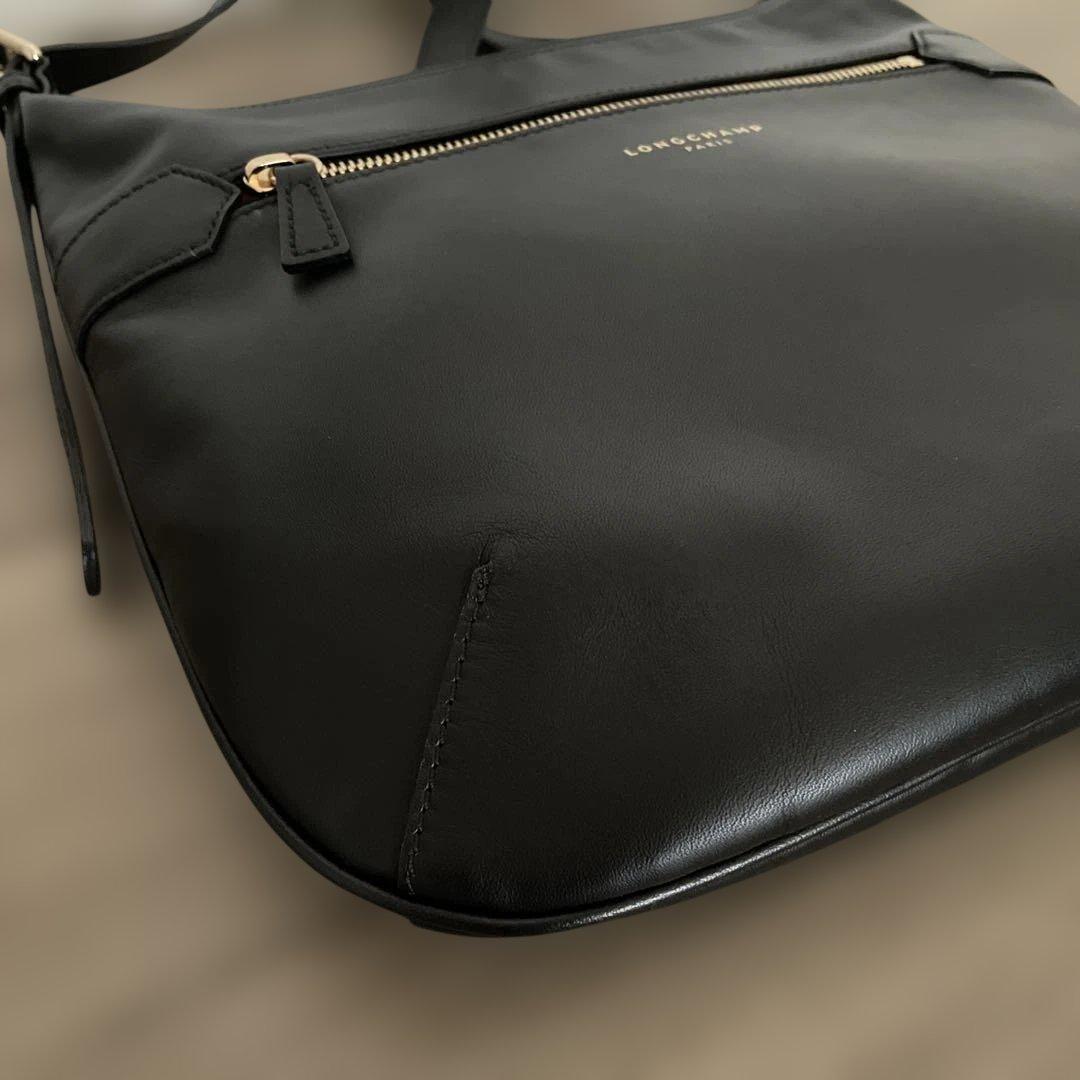 【新品同様】ロンシャンショルダーバッグ黒　オールレザー