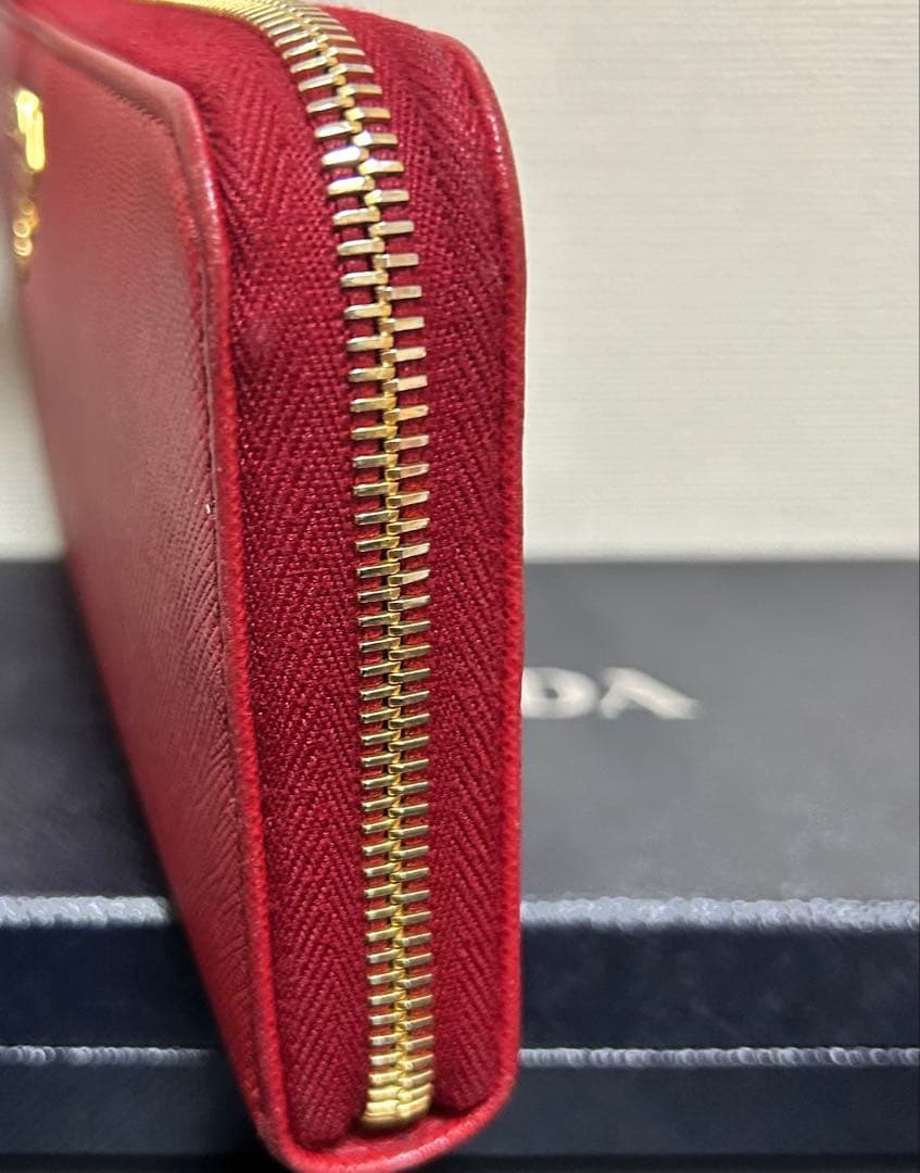 PRADA サフィアーノ 長財布 ラウンドファスナー 赤