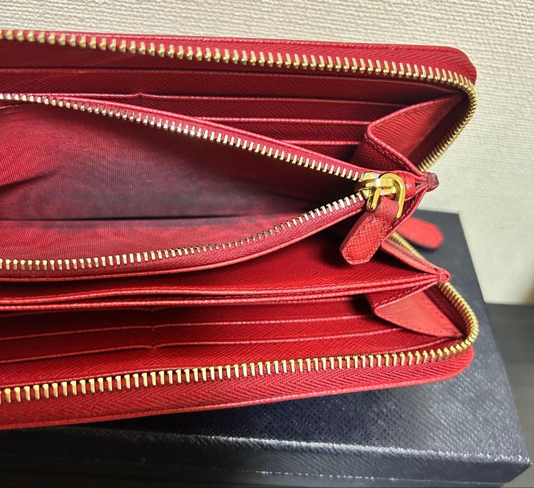 PRADA サフィアーノ 長財布 ラウンドファスナー 赤