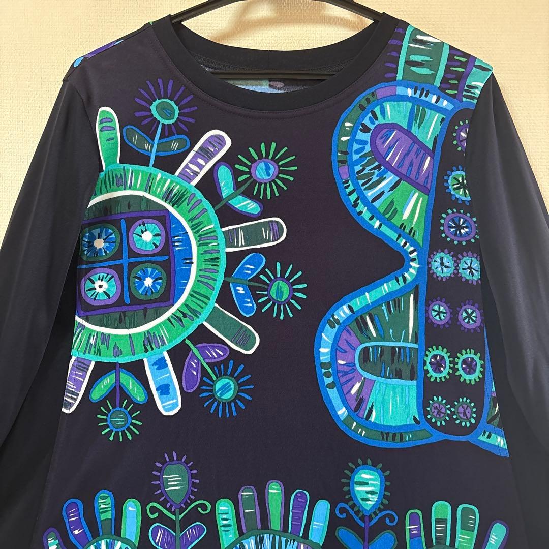 『未使用に近い』⭐️トクコプルミエヴォル⭐️黒地に幾何学模様の素敵な長袖チュニック❣️