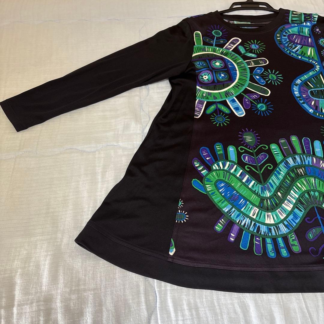 『未使用に近い』⭐️トクコプルミエヴォル⭐️黒地に幾何学模様の素敵な長袖チュニック❣️