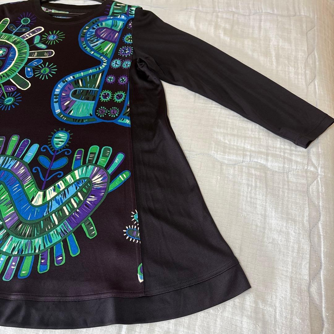 『未使用に近い』⭐️トクコプルミエヴォル⭐️黒地に幾何学模様の素敵な長袖チュニック❣️