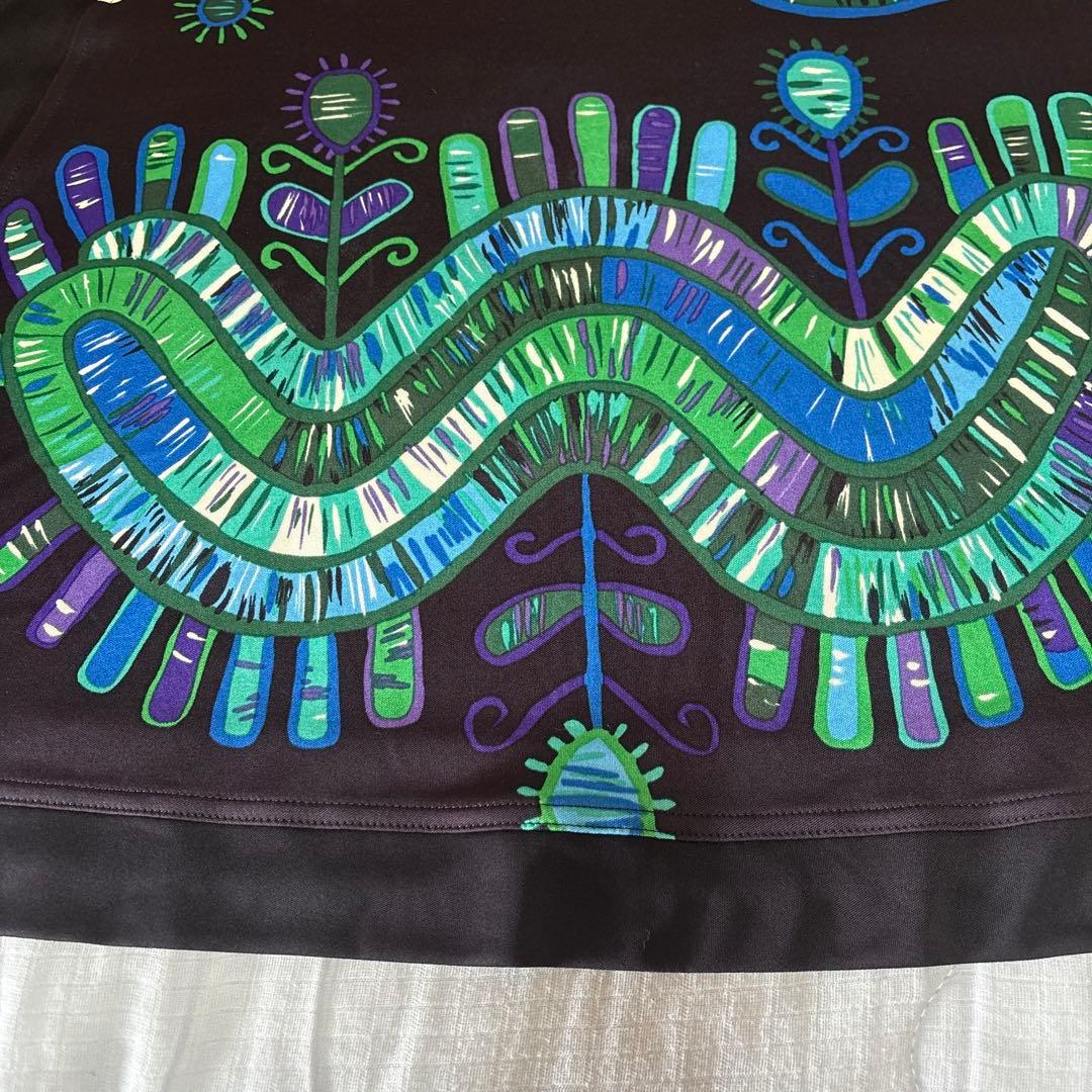 『未使用に近い』⭐️トクコプルミエヴォル⭐️黒地に幾何学模様の素敵な長袖チュニック❣️