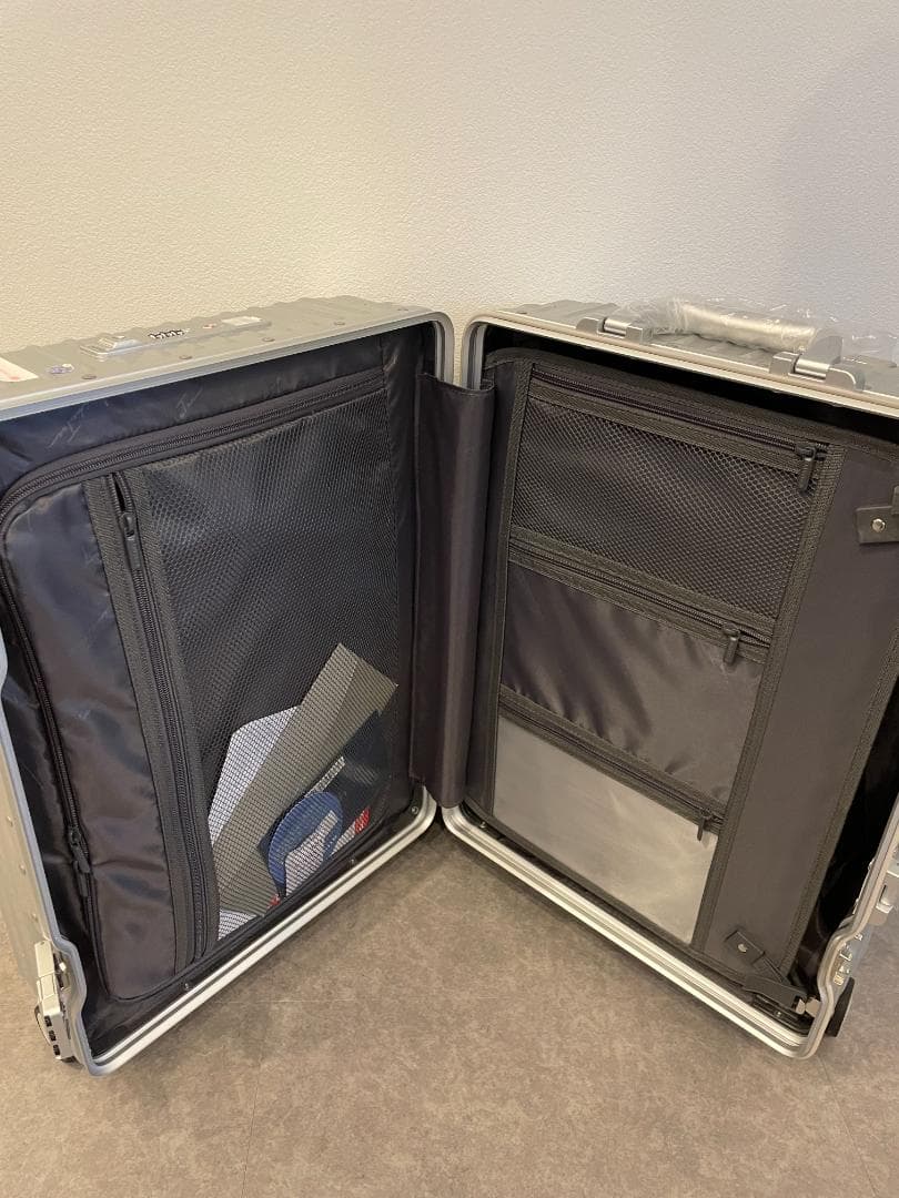 リベティ多機能キャリーケース【エナメルシルバーSサイズ】63