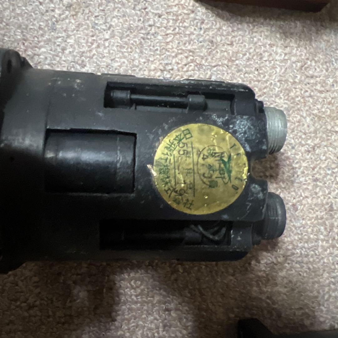 航空機模擬操縦桿と実際に航空機で使われていたアナログ計器セット