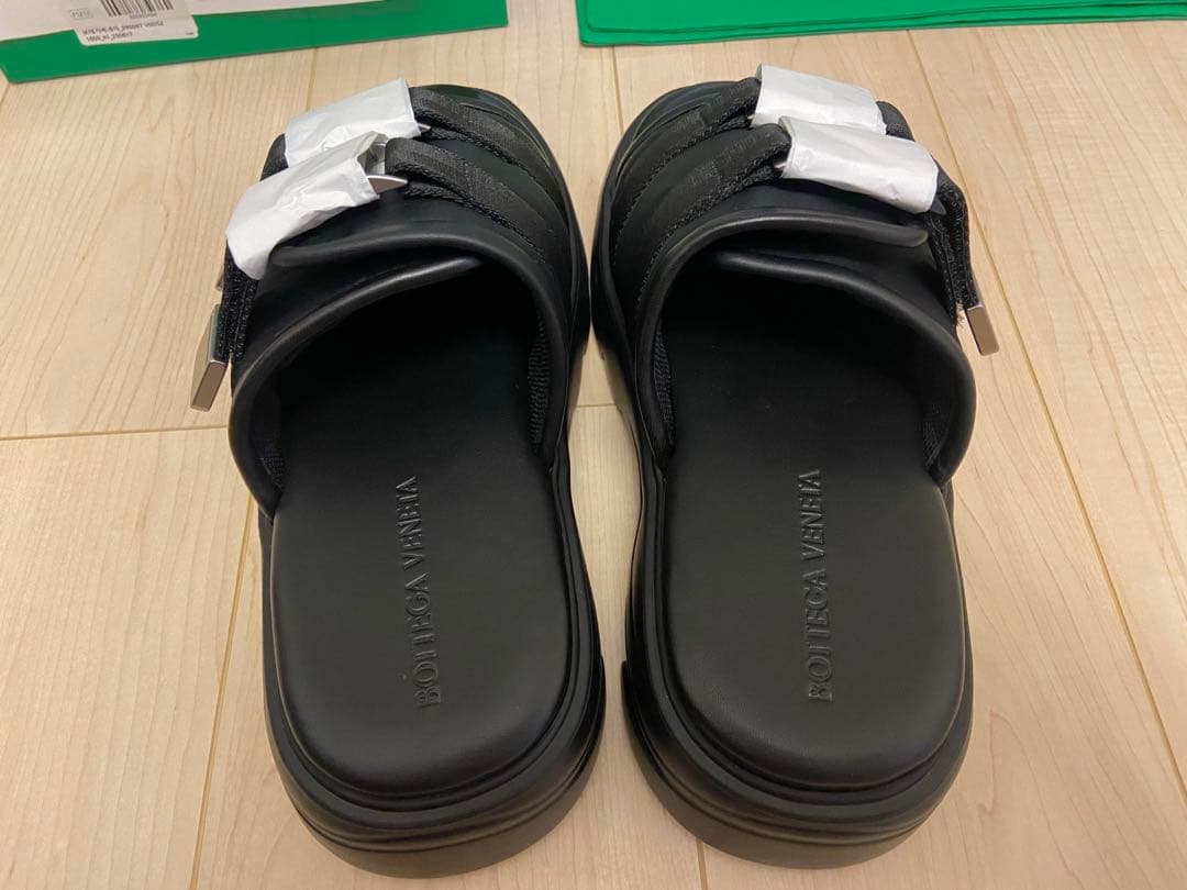 りょうすけ　BOTTEGA VENETA スライド　フラッシュ　サンダル