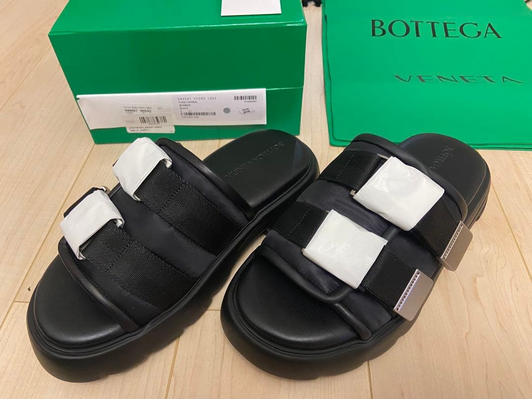 りょうすけ　BOTTEGA VENETA スライド　フラッシュ　サンダル